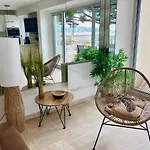 Grand Duplex Climatise Avec Terrasse Face A La