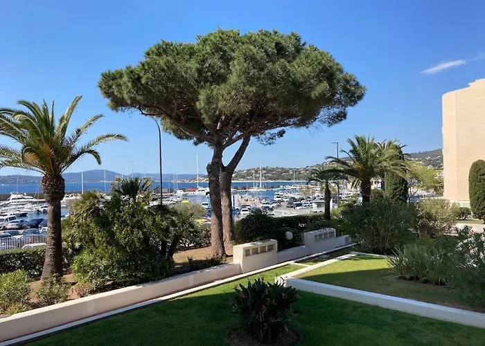 Grand Duplex Climatise Avec Terrasse Face A La * Sainte-Maxime