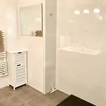 Grand Duplex Climatise Avec Terrasse Face A La