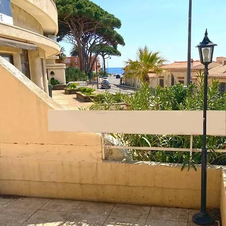 Grand Duplex Climatise Avec Terrasse Face A La Sainte-Maxime