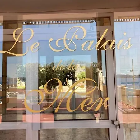 Grand Duplex Climatise Avec Terrasse Face A La * Sainte-Maxime