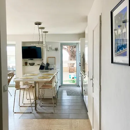 Grand Duplex Climatise Avec Terrasse Face A La Apartment Sainte-Maxime