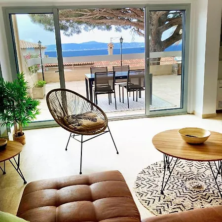 Grand Duplex Climatise Avec Terrasse Face A La Apartment Sainte-Maxime