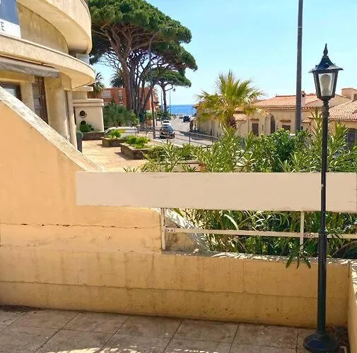 Grand Duplex Climatise Avec Terrasse Face A La Sainte-Maxime