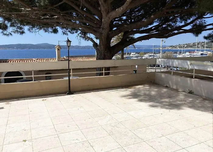 Grand Duplex Climatise Avec Terrasse Face A La סן-מקסים