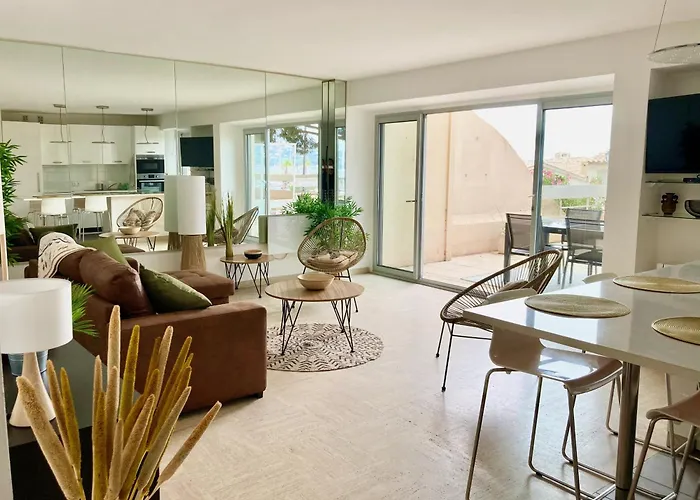 דירה Grand Duplex Climatise Avec Terrasse Face A La