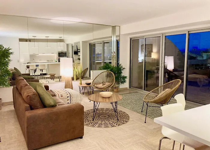 דירה Grand Duplex Climatise Avec Terrasse Face A La